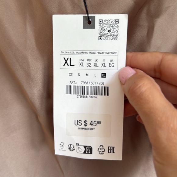 **NWT** 
Zara satin midi skirt - beige - Picture 4 of 4